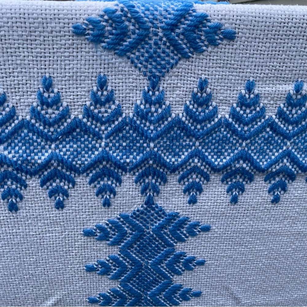 SALE! Vtg Blue White Geometric Embroidered Tablecloth Nordic Folk Art Style #612 - Picture 3 of 7